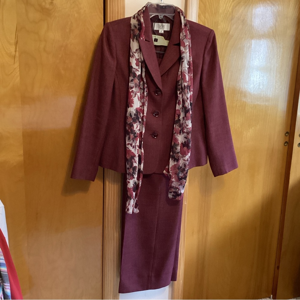Ladies LeSuit 3-pc Pantsuit - Burgundy - 8P